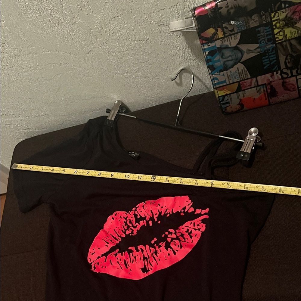 #1072+ Black One-Shoulder Tank with Red Lip Print - Picture 4 of 4
